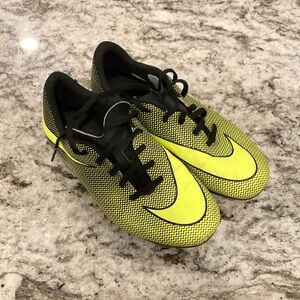 Nike Kids Yellow and Black Soccer cleats